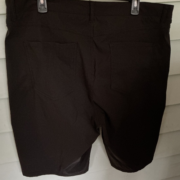 Men’s shorts - Picture 3 of 3